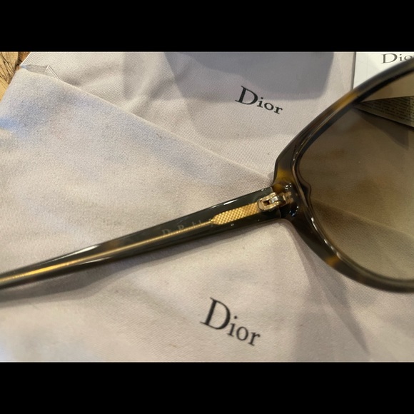Dior sunglasses with case, cloth, and card - Picture 5 of 7